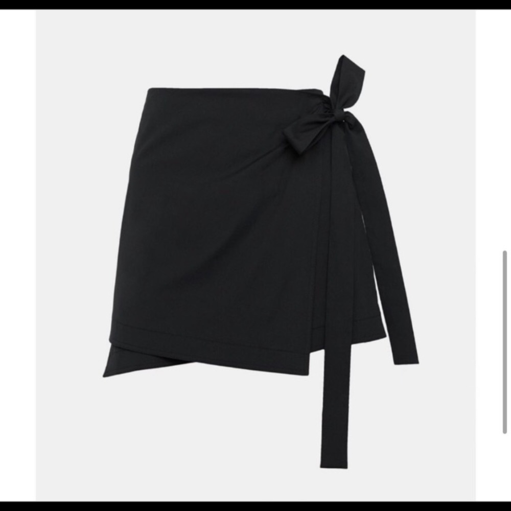 Size 2 theory wrap skirt in black